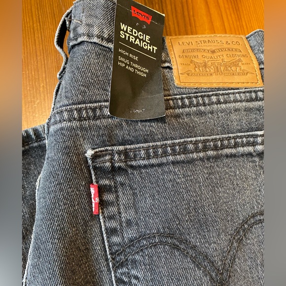 Levi’s Wedgie Straight Jeans- Washed black - Picture 4 of 5